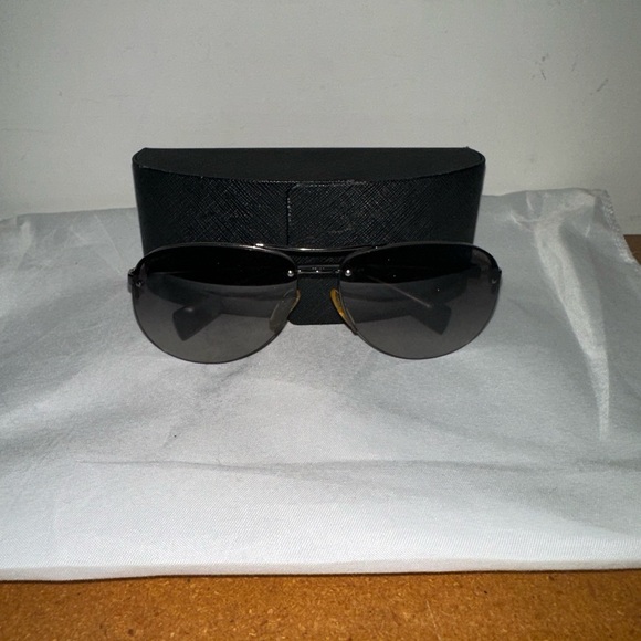 Prada shades never worn  with case… - Picture 3 of 3